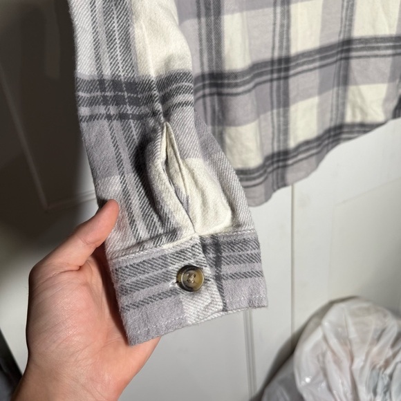 Hollister Boyfriend Button Down Flannel Shirt Gray and White Size Small - Picture 7 of 10